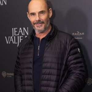 Bernard Campan à la première du film "Jean Valjean" au cinéma Publicis à Paris le 17 novembre 2025.

© Julien Sarkissian / Bestimage