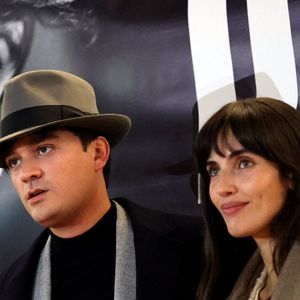 D'ici peu, le clan Delon s'agrandira !

Exclusif - Alain-Fabien Delon et sa compagne Laura Bensadoun au photocall de la soirée Ciné-concert symphonique "Alain Delon, le dernier Samouraï" au Palais des congrès à Paris © Jacovides / Moreau / Bestimage
