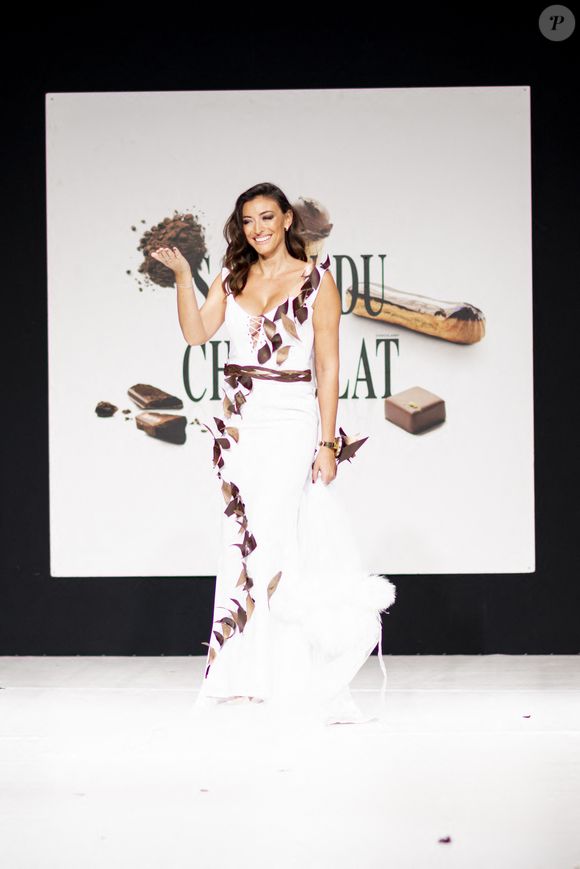 Maëlig Georgelin, chef pâtissier et créateur d'Au Petit Prince et Marie Ferrero-Favoriti, créatrice pour MLF attitude couture Modèle porté par Rachel Legrain-Trapani lors du défilé d'ouverture du salon du chocolat 2022 à Paris porte de Versailles le 27 octobre 2022. © Pierre Perusseau / Veeren / Bestimage