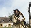 C'est à Christophe Dolbeau qu'est aussi revenue la gestion de la maison de campagne d'Eure-et-Loir où Jean-Pierre Coffe a passé des heures à jardiner...

En France, chez lui dans le jardin de sa maison en Eure-et-Loire, portrait de Jean-Pierre Coffe, sur la pelouse, jouant avec son chien, le 17 avril 1993. Crédit Marizy Michel / Bestimage