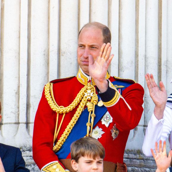 Le prince William de Galles, Catherine, princesse de Galles, le prince George, la princesse Charlotte et le prince Louis apparaissent sur le balcon du palais de Buckingham pour assister au défilé aérien lors de la cérémonie du Trooping the Colour 2024, marquant l'anniversaire officiel du monarque à Londres. Le 15 juin 2024. Photo par Mischa Schoemarker/ABACAPRESS.COM