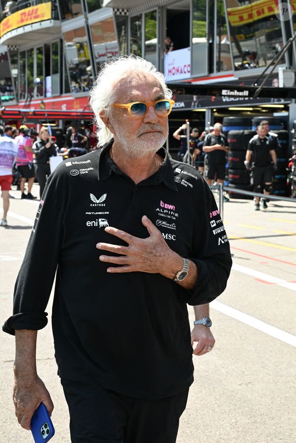 Flavio Briatore - - Les people dans les paddocks la veille du Grand Prix de Formule 1 (F1) de Monaco le 24 mai 2025.
© Lionel Urman / Bestimage