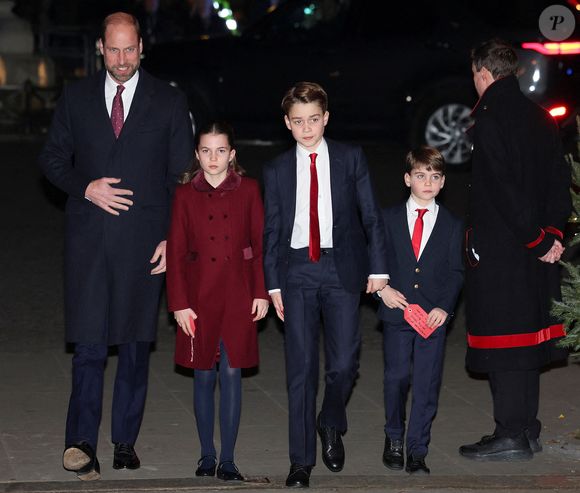 Le prince William, prince de Galles avec ses enfants la princesse Charlotte, le prince George, le prince Louis lors du service de chants de Noël Together At Christmas à l'abbaye de Westminster, Londres le 6 décembre 2024.

© Julien Burton / Bestimage