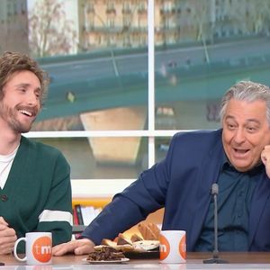 Christian Clavier et Baptiste Lecaplain sur le plateau "Télématin". (Capture d'écran)