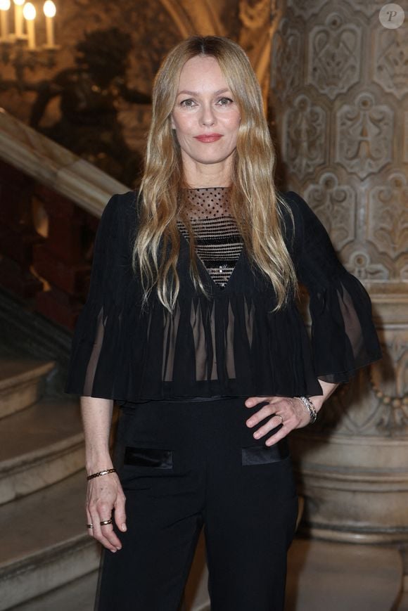 Vanessa Paradis participe au défilé Chanel Front Row lors de la PFW Haute Couture à Paris, France, le 25 juin 2024. Photo by Jerome Dominé/ABACAPRESS.COM
