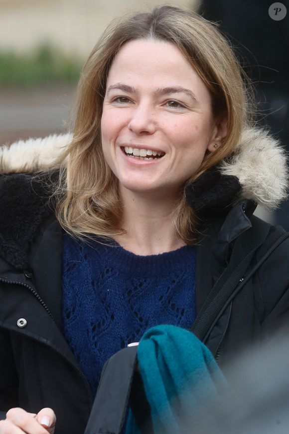 Cécilia Cara - Arrivées à l'enregistrement de l'émission "Vivement dimanche" au studio Gabriel à Paris, le 6 décembre 2023, diffusée le 24 décembre 2023 sur France 3. 
© Christophe Clovis / Bestimage