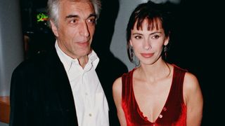 Mathilda May et Gérard Darmon : leur fils Jules, artiste, choisit une adresse branchée de Paris pour fêter son 29e anniversaire