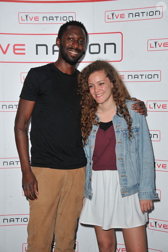 Thomas NGijol pose avec Barbara Biancardini, la fille de Karole Rocher, dans les salons de Bercy avant d'assister au concert de Beyonce a Paris, France le 25 avril 2013. Bestimage