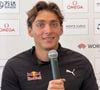 Côté look, le glamour était au rendez-vous ! Le champion suédois aussi appelé Mondo Duplantis a troqué sa tenue d'athlète pour un très chic smoking composé d'une veste blanche croisée.

Mondo Duplantis (Armand) - La Fédération Monégasque d’Athlétisme organise une conférence de presse pour présenter des nouveautés du Meeting Herculis EBS 2026 à l’Hôtel Hermitage Monte-Carlo de Monaco, le 7 mai 2026. © Claudia Albuquerque/Bestimage