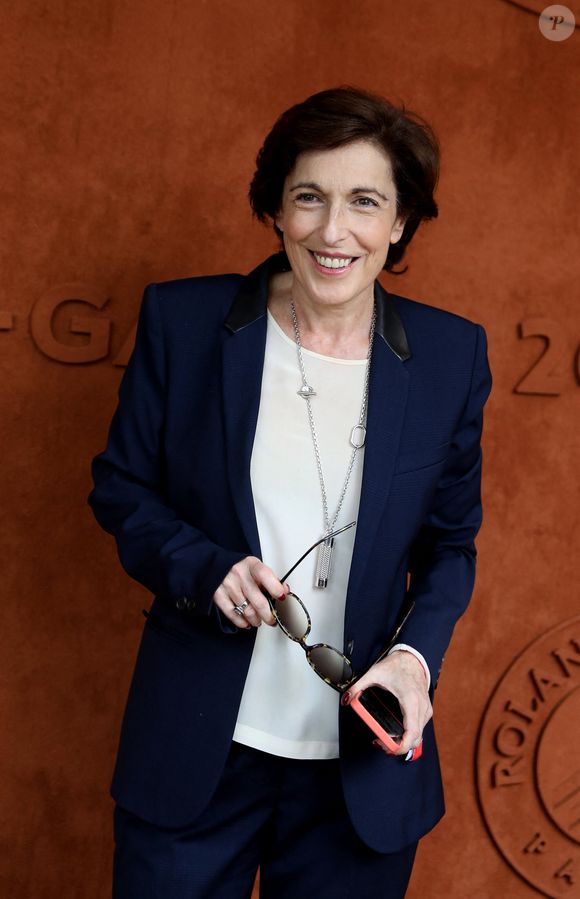 Après Pierre Richard, une autre personnalité a indiqué qu'elle n'avait jamais signé la pétition : Ruth Elkrief.

Ruth Elkrief au village lors des Internationaux de France de Tennis de Roland Garros 2022 à Paris, France, le 3 juin 2022. © Dominique Jacovides/Bestimage