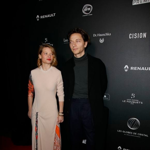 Ensemble, ils élèvent en partie leurs enfants dans leur résidence secondaire en Bretagne

Mélanie Thierry et son compagnon Raphaël arrivent à la 14ème cérémonie des Globes de Cristal, à la salle Wagram à Paris, le 4 février 2019.
© Marc Ausset-Lacroix/Bestimage