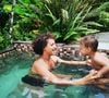 Et côté vie privée, elle partage son temps libre avec les deux hommes de sa vie, son fils Louis et son mari Pierre.
Clémentine Justine et son fils.