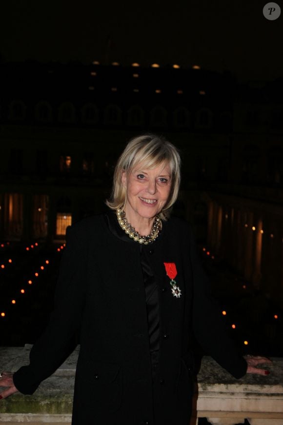 Entre rires et émotion, cet hommage à Chantal Ladesou restera aussi marqué par le sourire fragile mais lumineux d’Olivier Lejeune.

Chantal Ladesou - Rachida Dati remet à Chantal Ladesou les insignes de Chevalier de la Légion d'Honneur au ministère de la Culture à Paris le 2 février 2026.

© Philippe Baldini / Bestimage