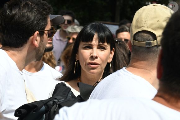 Exclusif - Mathilda May lors de l'hommage à l'acteur Yannik Mazzilli (Scènes de ménages) au théâtre de la Renaissance à Paris, France, le 2 août 2024.