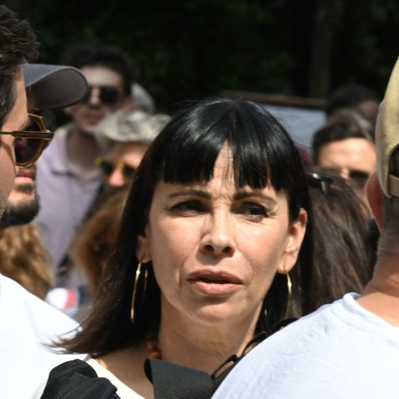 Exclusif - Mathilda May lors de l'hommage à l'acteur Yannik Mazzilli (Scènes de ménages) au théâtre de la Renaissance à Paris, France, le 2 août 2024.