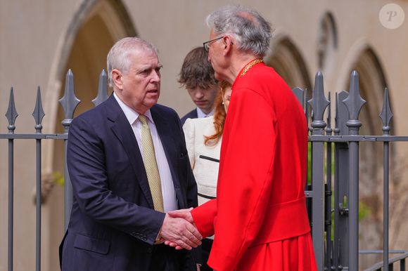 Le prince Andrew assiste à la messe de Pâques de la famille royale dans la chapelle Saint George de Windsor dans le Berkshire, le 20 avril 2025 

Julien Burton / Bestimage