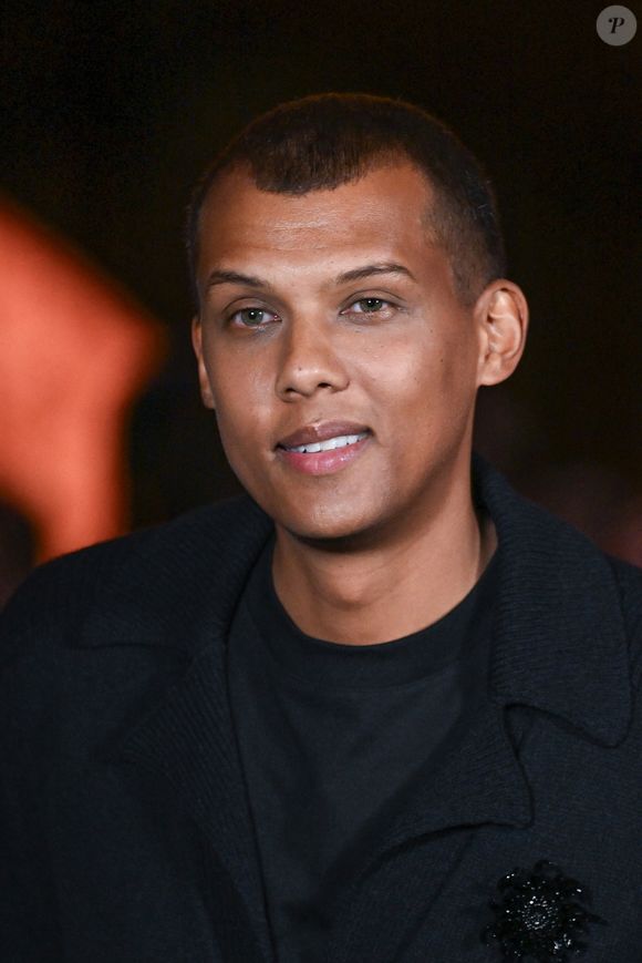 Stromae assistant au défilé Chanel Womenswear printemps/été 2026 dans le cadre de la semaine de la mode à Paris, France, le 06 octobre 2025. Photo par Aurore Marechal/Abaca