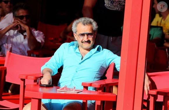 Balade tropézienne pour le Prince Al-Walid ben Talal ben Abdelaziz Al Saoud d'Arabie saoudite entre le Club 55 et Senequier a Saint-Tropez, le 11 aout 2013.