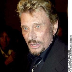 Les couloirs étroits compliquaient le passage avec ses guitares, mais il y faisait déjà ses répétitions de rock avec des amis.

Johnny Hallyday au 22ᵉ Festival du film policier de Cognac le 10 avril 2004.

ANGELI-GUIREC / BESTIMAGE