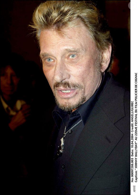 Les couloirs étroits compliquaient le passage avec ses guitares, mais il y faisait déjà ses répétitions de rock avec des amis.

Johnny Hallyday au 22ᵉ Festival du film policier de Cognac le 10 avril 2004.

ANGELI-GUIREC / BESTIMAGE