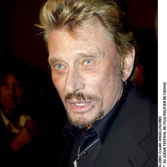 Les couloirs étroits compliquaient le passage avec ses guitares, mais il y faisait déjà ses répétitions de rock avec des amis.

Johnny Hallyday au 22ᵉ Festival du film policier de Cognac le 10 avril 2004.

ANGELI-GUIREC / BESTIMAGE