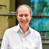 Xavier Niel s'associe à deux hommes d'affaires puissants pour racheter un restaurant chic de Paris, une adresse stratégique !