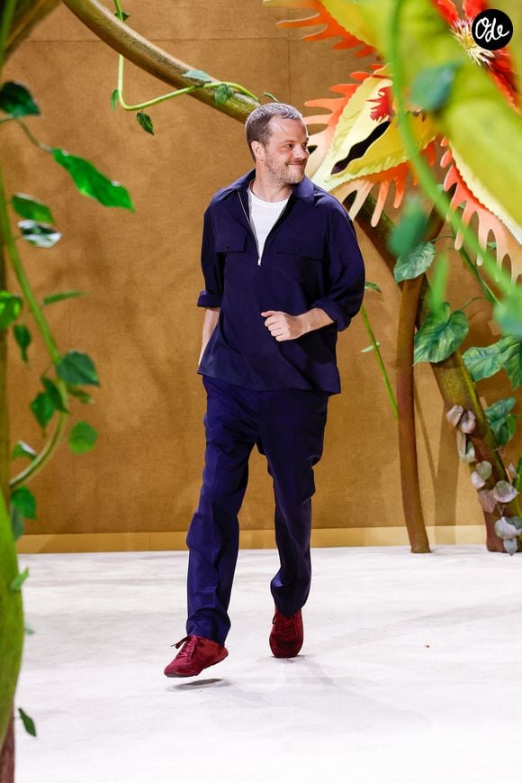 Lundi 5 octobre 2026, elle a assisté à la présentation de la collection prêt-à-porter printemps-été 2027 imaginée par Matthieu Blazy.

Le créateur de mode Matthieu Blazy au défilé de mode Chanel Collection Haute Couture Automne/Hiver 2026-2027 lors de la Fashion Week de Paris (PFW) au Grand Palais, à Paris, France, le 7 juillet 2026.

© Bestimage