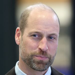Le prince de Galles (Le prince William, prince de Galles) écoute un scientifique lors d'une visite du supercalculateur Isambard-AI de l'université de Bristol et du NCC, jeudi 22 janvier 2026. © PA Photos/Bestimage