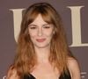 Venue présenter "MoiToiNous", un livre pour enfants sur la séparation dont elle signe les illustrations, la comédienne y évoque les mots très justes de ses enfants sur la garde alternée.

Louise Bourgoin au photocall de la première du film "Moulin" au cinéma Max Linder Panorama à Paris le 15 octobre 2026. © Coadic Guirec / Bestimage