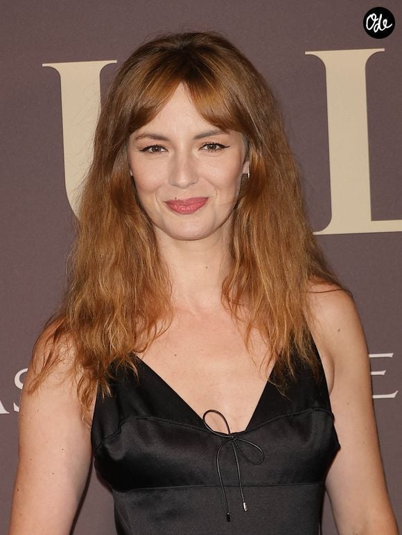 Venue présenter "MoiToiNous", un livre pour enfants sur la séparation dont elle signe les illustrations, la comédienne y évoque les mots très justes de ses enfants sur la garde alternée.

Louise Bourgoin au photocall de la première du film "Moulin" au cinéma Max Linder Panorama à Paris le 15 octobre 2026. © Coadic Guirec / Bestimage