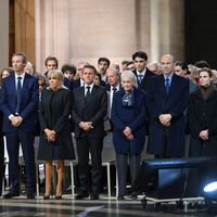 Elisabeth Badinter entourée des 3 enfants qu'elle a eus avec Robert Badinter : Judith, Simon et Benjamin présents au Panthéon pour ce jour qui marque l'histoire
