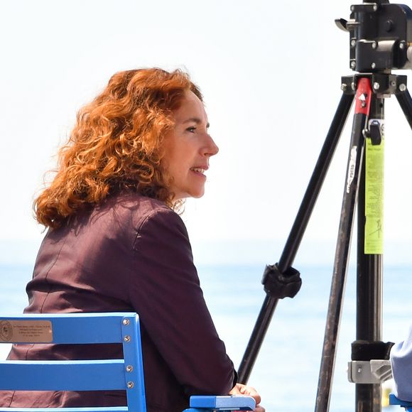 Où elle est dédiée à des projets qui n'ont rien à voir avec son métier de comédienne.

Isabel Otero et Hubert Roulleau sur le tournage de la série "Crimes parfaits" (France 3) sur la promenade des Anglais et sur la plage Beau Rivage à Nice, sous la direction d'Emmanuel Rigaut. Le 23 juin 2020.

© Lionel Urman / Bestimage