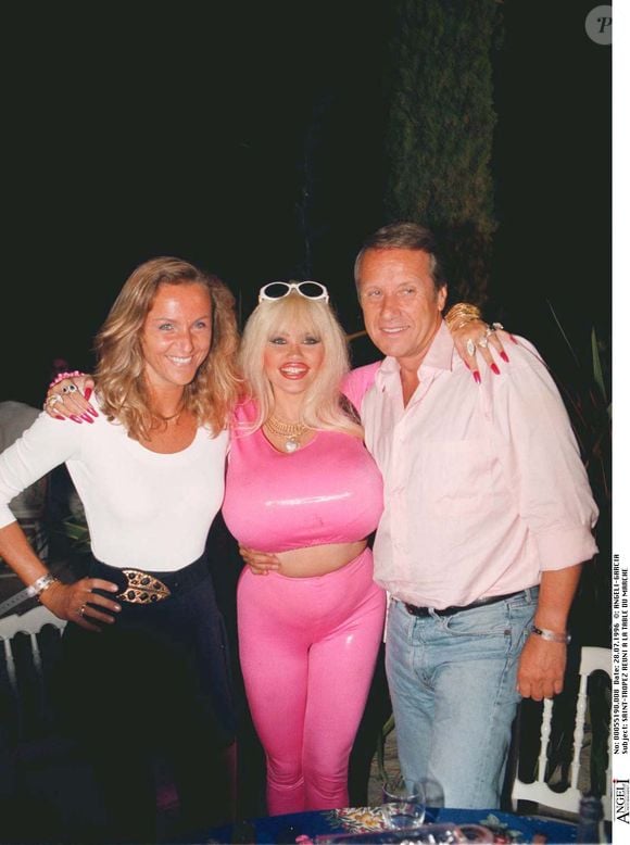 Yves Rénier, Karin Graber et Lolo Ferrari réunis à La Table du marché à Saint-Tropez pour une soirée pique-nique. Angeli/Garcia - Bestimage
