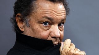 Un comédien français mis en examen pour proxénétisme, son dossier judiciaire s'alourdit