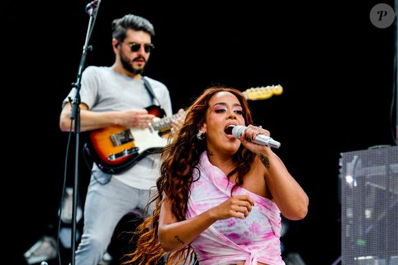 Amel Bent en concert lors de la 8e édition de l'Armada à Rouen, France, le 17 juin 2023. Photo par Tesson/ANDBZ/ABACAPRESS.COM