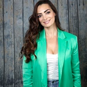 Mais depuis quelques années, Émilie Nef Naf a préféré garder sa vie amoureuse pour elle, plutôt que de l'étaler dans les médias... Mais ce samedi 15 novembre 2025, surprise !

Portrait de Emilie Nef Naf lors de l'enregistrement de l'émission "Chez Jordan" à Paris le 1er juin 2022. © Cédric Perrin / Bestimage