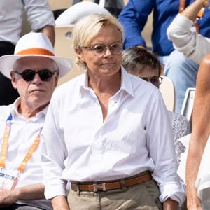 Muriel Robin ne se sépare plus de son nouvel accessoire

Muriel Robin en tribunes lors de la finale messieurs des Internationaux de France de Tennis de Roland Garros 2025 (jour 15), à Paris, France. © Cyril Moreau/Bestimage