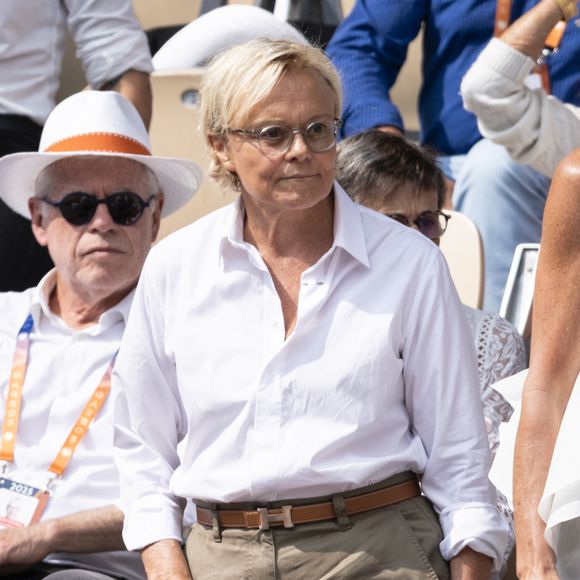 Muriel Robin ne se sépare plus de son nouvel accessoire

Muriel Robin en tribunes lors de la finale messieurs des Internationaux de France de Tennis de Roland Garros 2025 (jour 15), à Paris, France. © Cyril Moreau/Bestimage