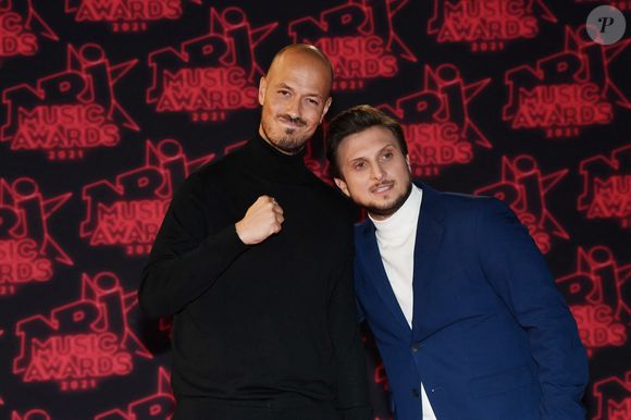 Carlito (David Coscas) et McFly (Raphaël Carlier) lors de la 23e édition des NRJ Music Awards 2021 au Palais des Festivals de Cannes, le 20 novembre 2021. © Rachid Bellak/Bestimage