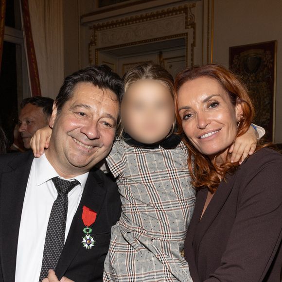 Exclusif -  Laurent Gerra, Christelle Bardet et leur fille Célestine - Laurent Gerra reçoit la légion d’honneur de la part du grand chancelier F. Lecointre en présence de la première dame, B. Macron au Palais de la Légion d'honneur à Paris. © Cyril Moreau/Bestimage