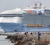 En pleine croisière, la fiancée de ce chanteur star des années 80 perd la vie dans d'étranges circonstances...
Le Royal Caribbean Utopia of the Seas passe devant Jetty Park lors de son arrivée inaugurale à Port Canaveral. (Joe Burbank/Orlando Sentinel/TNS/ABACAPRESS.COM