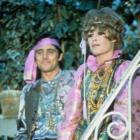 Brigitte Bardot et Sasha Distel sur le tournage du clip "La Bise Aux Hippies" en 1968. Photo de APS-Medias/ABACAPRESS.COM