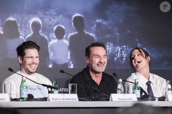 François Civil, Gilles Lellouche et Adèle Exarchopoulos assistent à la conférence de presse de "L'Amour Ouf" lors du 77e Festival de Cannes au Palais des Festivals le 24 mai 2024 à Cannes, France. Photo by David Boyer/ABACAPRESS.COM