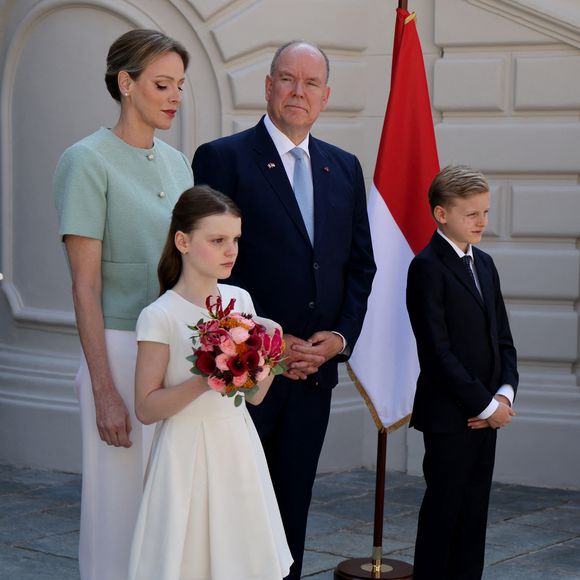 Le prince Albert II de Monaco, la princesse Charlène et leurs enfants accueillent le président Emmanuel Macron , sa femme Brigitte et une délégation au palais princier à Monaco le 7 juin 2025

© Ludovic Marin / Pool / Bestimage
