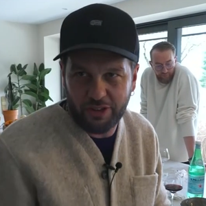 Claudio Capéo dans sa maison en Alsace. Reportage diffusé dans le JT de 13 heures de TF1 le 23 décembre 2025.