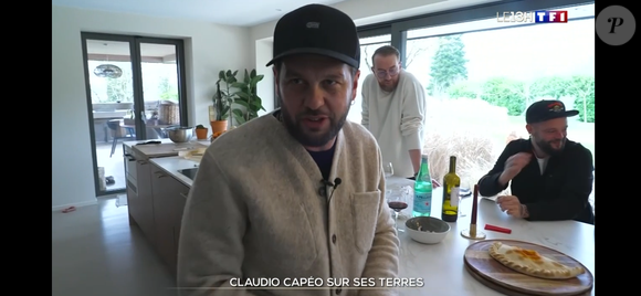 Claudio Capéo dans sa maison en Alsace. Reportage diffusé dans le JT de 13 heures de TF1 le 23 décembre 2025.