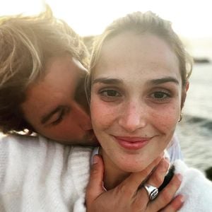 Camille Lou et son amoureux le sportif Romain Laulhe, fous amoureux sur Instagram.