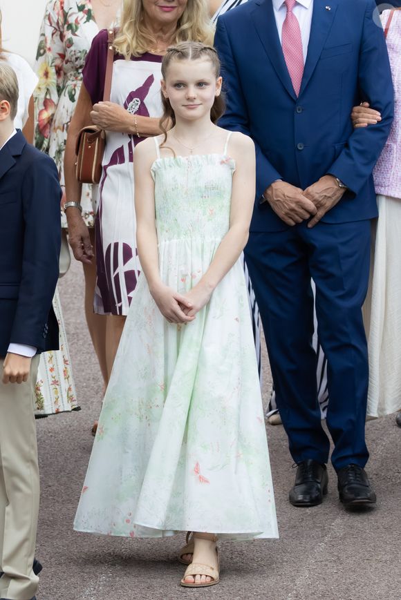 Sa soeur avait choisi une robe dans les tonalités vert pastel. 

Le prince Albert II de Monaco, La princesse Charlène de Monaco avec leurs enfants le prince Jacques de Monaco, marquis des Baux et la princesse Gabriella de Monaco, comtesse de Carladès et Mélanie-Antoinette de Massy au 'Pique-nique des Monégasques’, Monaco.6 septembre 2025 © Olivier Huitel/Pool Monaco/Bestimage