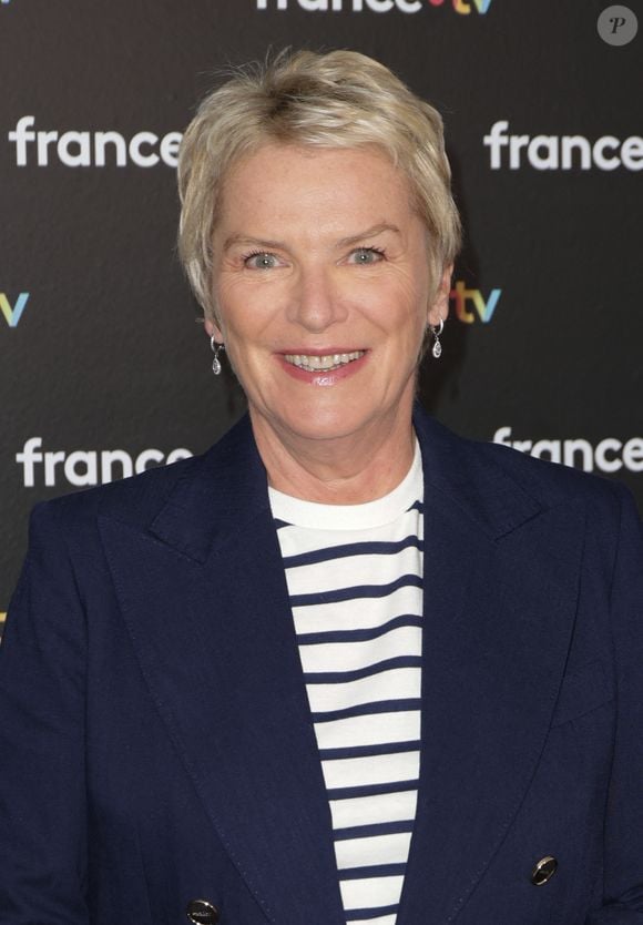 Élise Lucet au photocall de la conférence de presse de rentrée de France Télévisions à Paris, France, le 4 septembre 2024. © Coadic Guirec/Bestimage