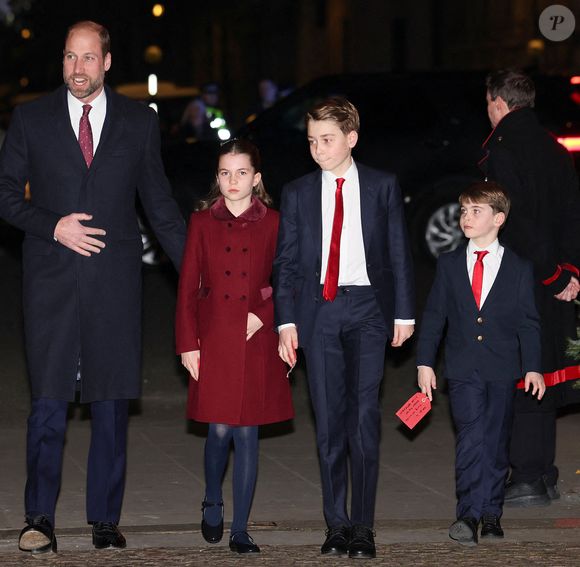 Le prince William, prince de Galles avec ses enfants la princesse Charlotte, le prince George, le prince Louis lors du service de chants de Noël Together At Christmas à l'abbaye de Westminster, Londres le 6 décembre 2024.

© Julien Burton / Bestimage